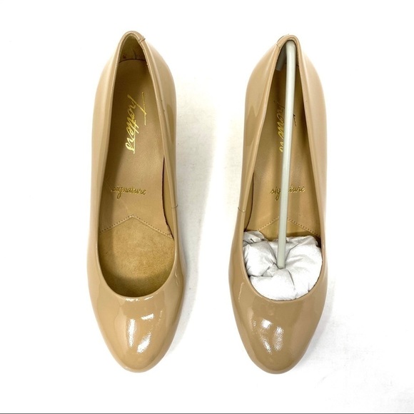 Trotters Penelope Nude Patent Leather Pump - Picture 4 of 11